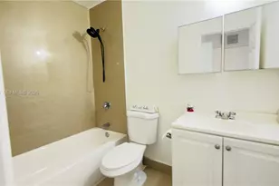 318 NE 166th St, Miami, FL 33162 - Photo 26