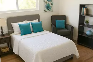 318 NE 166th St, Miami, FL 33162 - Photo 2