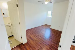 318 NE 166th St, Miami, FL 33162 - Photo 22