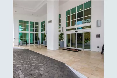950 Brickell Bay Dr #902, Miami, FL 33131 - Photo 2