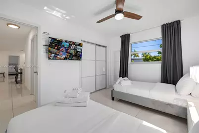 220 NE 10th Ave, Hallandale Beach, FL 33009 - Photo 44