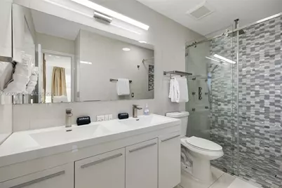 220 NE 10th Ave, Hallandale Beach, FL 33009 - Photo 20