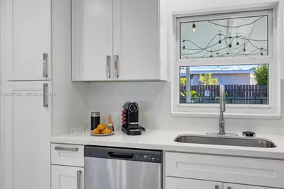 220 NE 10th Ave, Hallandale Beach, FL 33009 - Photo 28