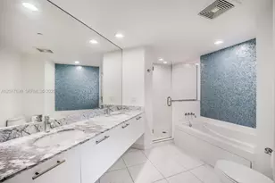 55 SE 6th St, Miami, FL 33131 - Photo 12