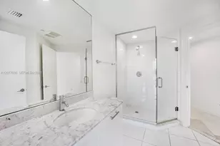 55 SE 6th St, Miami, FL 33131 - Photo 10