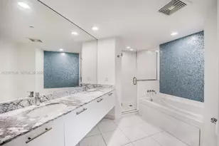 55 SE 6th St, Miami, FL 33131 - Photo 8
