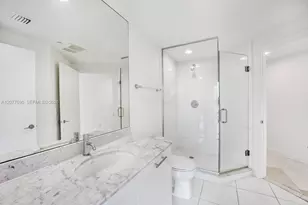 55 SE 6th St, Miami, FL 33131 - Photo 6