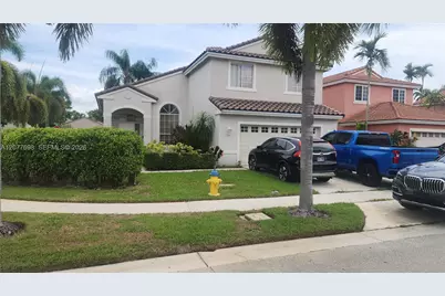 1055 NW 187th Ave, Pembroke Pines, FL 33029 - Photo 4