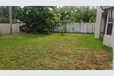1055 NW 187th Ave, Pembroke Pines, FL 33029 - Photo 38