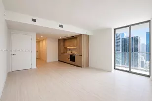 77 SE 5th St, Miami, FL 33131 - Photo 2