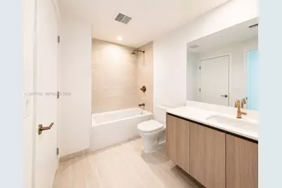 77 SE 5th St #1903, Miami, FL 33131 - Photo 4