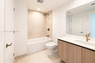 77 SE 5th St, Miami, FL 33131 - Photo 4