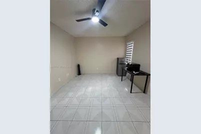 2658 W 74th Ter, Hialeah, FL 33016 - Photo 12