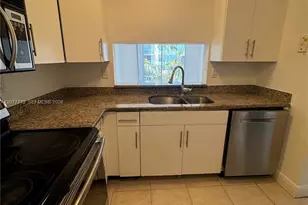488 NW 165th St Rd, Miami, FL 33169 - Photo 20