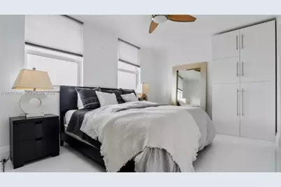 1200 Brickell Bay Dr #4324, Miami, FL 33131 - Photo 4