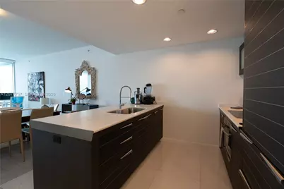 200 Biscayne Boulevard Way #3305, Miami, FL 33131 - Photo 8