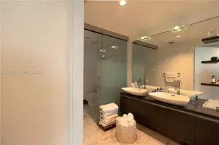 200 Biscayne Blvd Way, Miami, FL 33131 - Photo 10