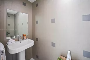 1040 Biscayne Blvd, Miami, FL 33132 - Photo 10