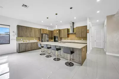 9121 NW 161st Ter, Miami Lakes, FL 33018 - Photo 14