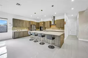 9121 NW 161st Terrace, Miami Lakes, FL 33018 - Photo 14