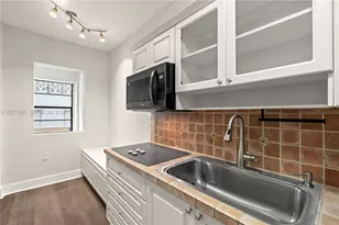 934 Michigan Ave, Miami Beach, FL 33139 - Photo 8