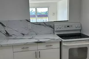 15201 NE 6th Ave, Miami, FL 33162 - Photo 10