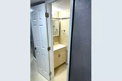 5461 W 24th Ave #25, Hialeah, FL 33016 - Photo 12