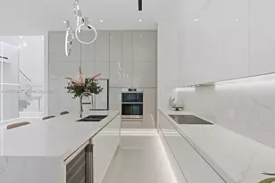 301 190th St, Sunny Isles Beach, FL 33160 - Photo 10