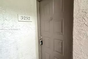 3252 Coral Lake Ln, Coral Springs, FL 33065 - Photo 2