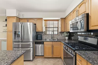 2485 NE 214th St, Miami, FL 33180 - Photo 14