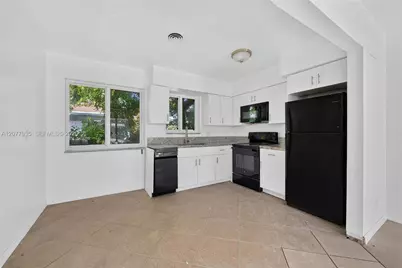 2209 Washington St #2, Hollywood, FL 33020 - Photo 10