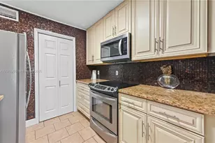 2662 NW 33rd St, Oakland Park, FL 33309 - Photo 14