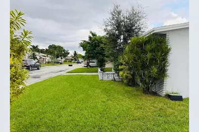 720 NW 74th Way, Margate, FL 33063 - Photo 4