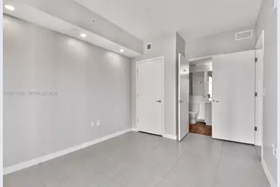 1010 Brickell Ave #1402, Miami, FL 33131 - Photo 6