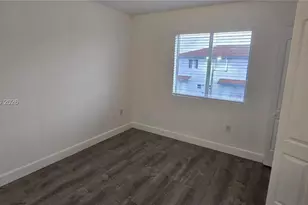 8027 NW 8th St, Miami, FL 33126 - Photo 8