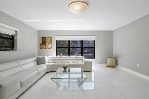 200 Golden Isles Dr, Hallandale Beach, FL 33009 - Photo 18