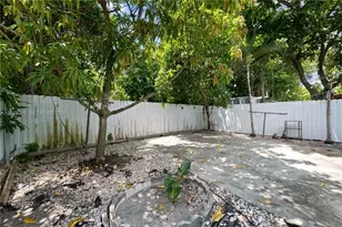 390 NE 166th St, North Miami, FL 33162 - Photo 24