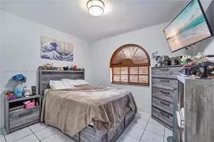 5670 W 20th Ct, Hialeah, FL 33016 - Photo 16