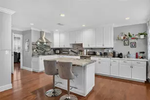 329 SE 3rd St, Hallandale Beach, FL 33009 - Photo 6