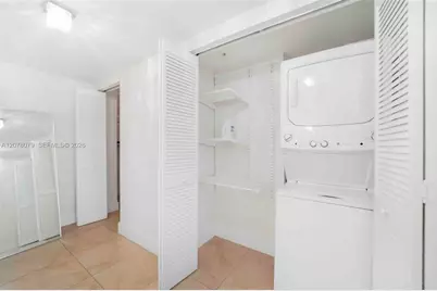 41 SE 5th St #408, Miami, FL 33131 - Photo 14