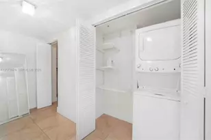 41 SE 5th St, Miami, FL 33131 - Photo 14