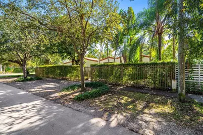 2400 Trapp Ave, Miami, FL 33133 - Photo 2
