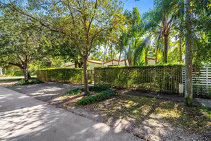 2400 Trapp Ave, Miami, FL 33133 - Photo 2