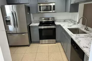 10537 NW 8th St, Pembroke Pines, FL 33026 - Photo 2
