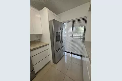20105 NE 3rd Ct #6, Miami, FL 33179 - Photo 4