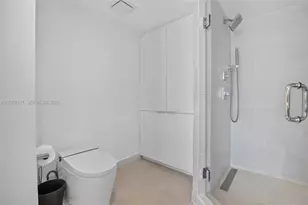 200 Golden Isles Dr, Hallandale Beach, FL 33009 - Photo 28