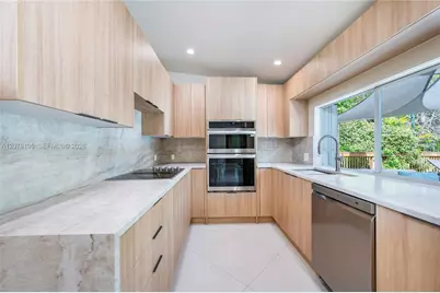 1003 NE 118th St, Biscayne Park, FL 33161 - Photo 10