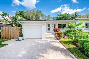 1003 NE 118th St, Biscayne Park, FL 33161 - Photo 2