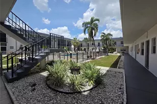 415 NE 2nd St, Hallandale Beach, FL 33009 - Photo 4