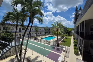 415 NE 2nd St, Hallandale Beach, FL 33009 - Photo 26